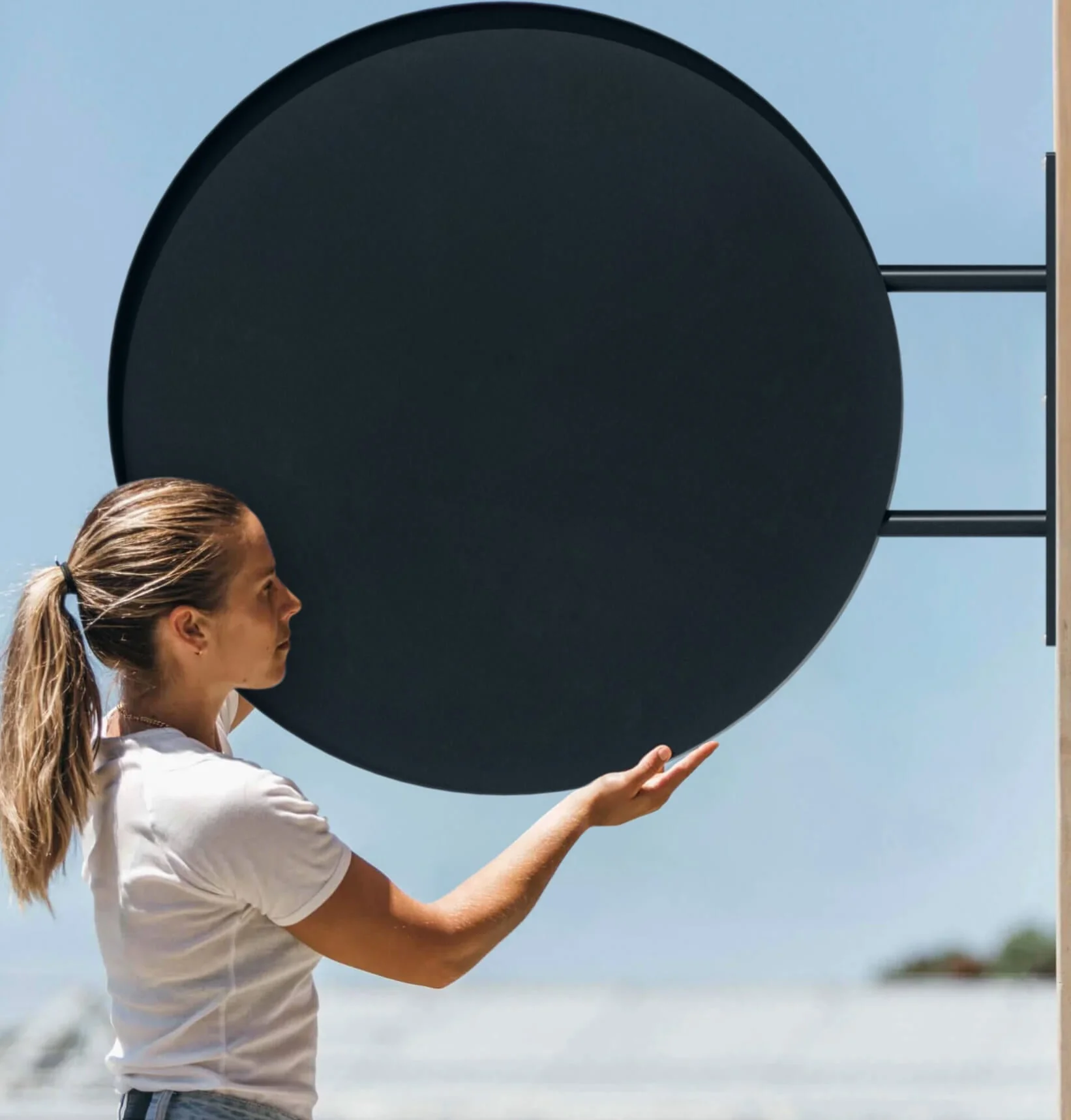 Big Round Sign - Image 7