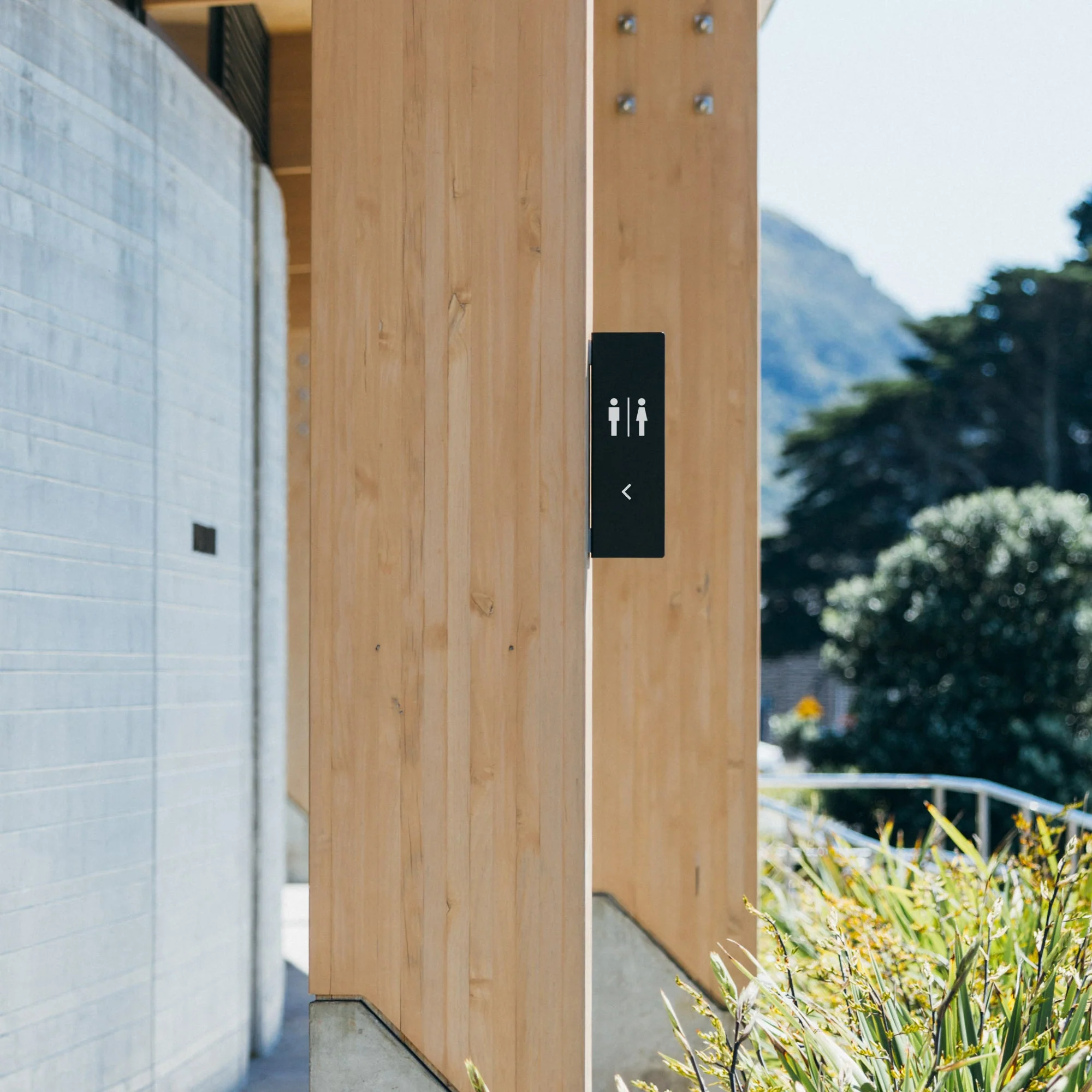 Vertical Blade Sign - Image 4